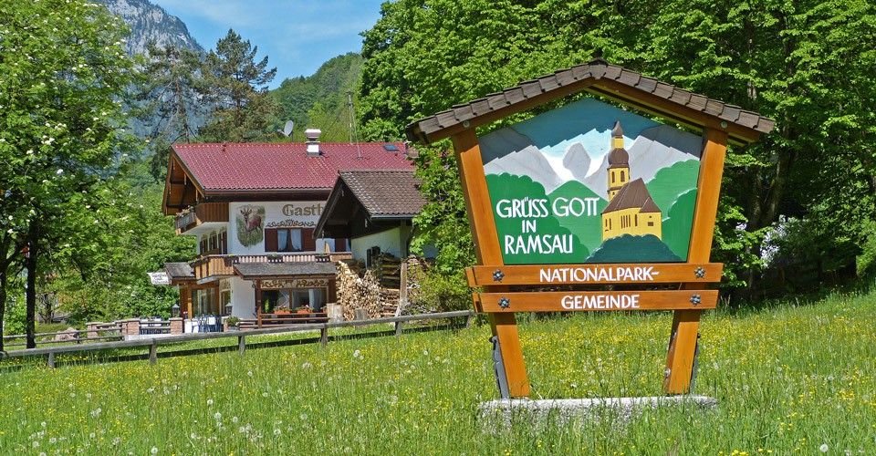 Gasthof & Cafe Rehwinkl: Am Ortseingang von Ramsau